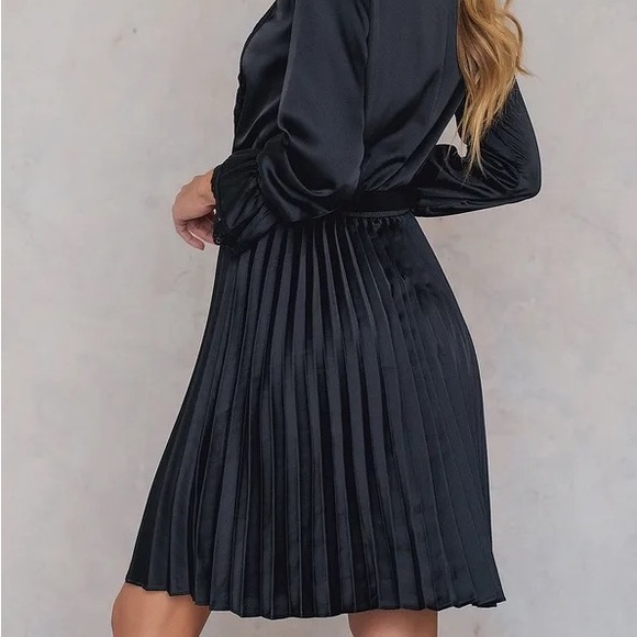 Victorian Goth High-necked Pleated Satin Black Party Dress by Moves - Picture 5 of 14